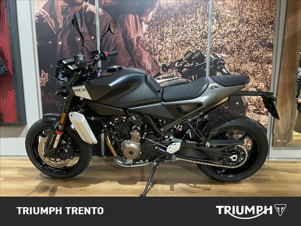 HUSQVARNA Svartpilen 801 