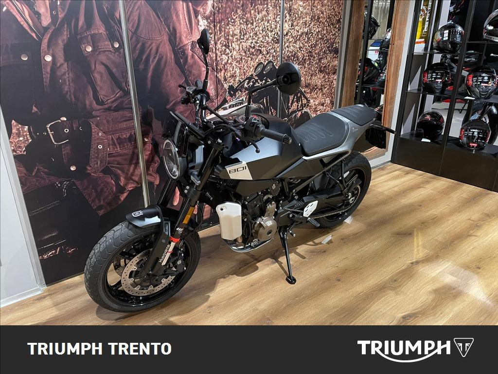 HUSQVARNA Svartpilen 801 