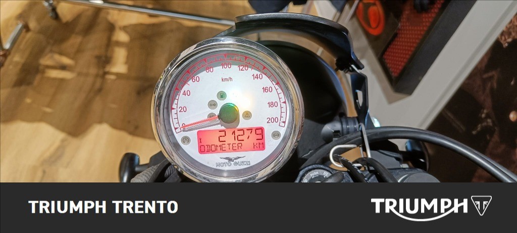 MOTO GUZZI V9 850 Bobber
